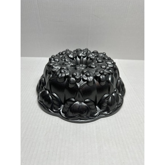 Nordic Ware Violet Flower Bundt Cake Pan Williams Sonoma 10 Cup USA Retired